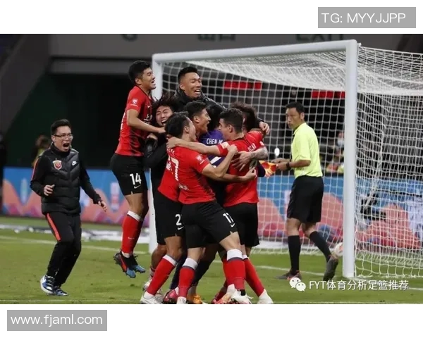 上港与苏宁激战正酣值班人员全力以赴守护赛事安全 上港与苏宁激战正酣值班人员全力以赴守护赛事安全